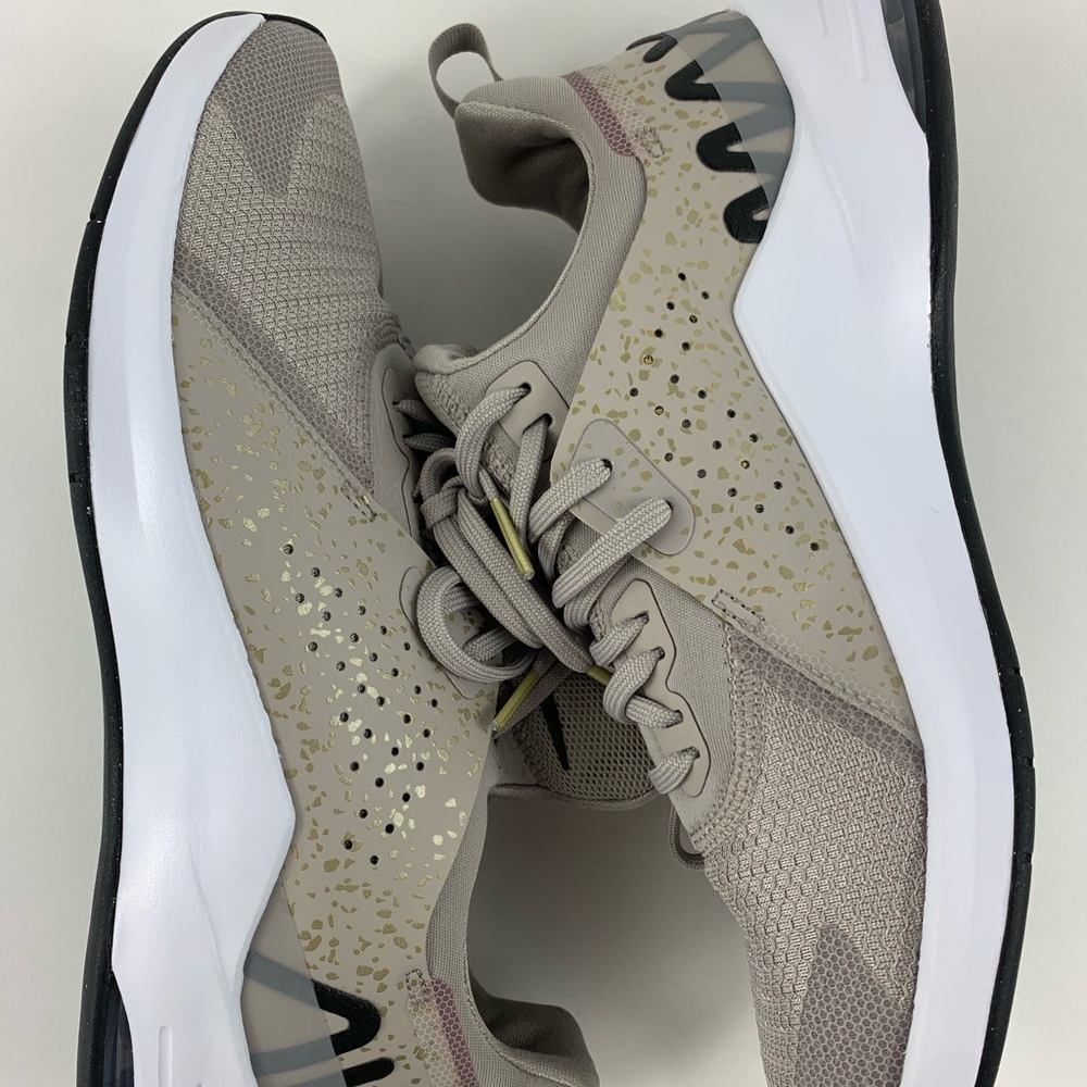 Nike Women's Air Max Bella Training Shoe 8.5 Gold